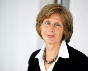 Foto: Reto Klar Die Stadtsoziologin Margit Bonacker ist geschäftsführende Gesellschafterin der konsalt GmbH, eines Forschungs- und Beratungsunternehmens für Regional-, Stadt- und Sozialraumentwicklung in Hamburg. Sie ist auch Präsidiumsmitglied der Deutschen Akademie für Städtebau und Landesplanung (DASL). Deren Jahrestagung findet vom 26. bis 29. September im Bürgerhaus Hamburg-Wilhelmsburg statt und ist größtenteils auch Nichtmitgliedern zugänglich. Die Teilnahme kostet 120 Euro. Foto: Reto Klar