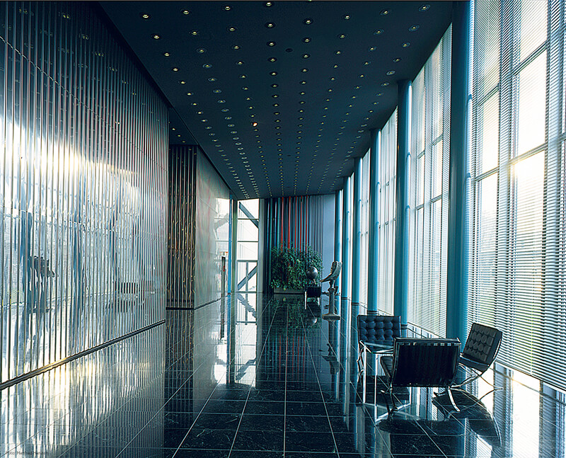 Feines Foyer: Die Eingangshalle des Dreischeibenhauses steht für eine reiche Moderne – heute wie vor 55 Jahren. (Foto: Manfred Hanisch)