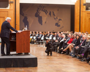 Global handeln: Wie kann sich hiesige Baukultur in der Welt verbreiten? Dafür machte sich auf dem Außenwirtschaftstag Planunen Bauen auch Minister Frank-Walter Steimeier Gedanken. (Foto: Till Budde)