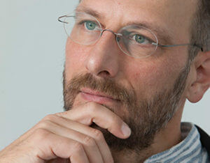 Dr. sc. Hans-Jörg Althaus ist leitender Wissenschaftler in der Ökobilanzierung und Modellierung an der Abteilung Technologie & Gesellschaft der EMPA, Materialforschungsanstalt des ETH-Bereichs in Dübendorf 