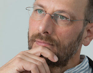 Dr. sc. Hans-Jörg Althaus ist leitender Wissenschaftler in der Ökobilanzierung und Modellierung an der Abteilung Technologie & Gesellschaft der EMPA, Materialforschungsanstalt des ETH-Bereichs in Dübendorf