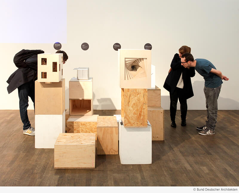 Blicke in Boxen: Junge Architekten zeigen, was sie bewegt. (Foto: BDA)