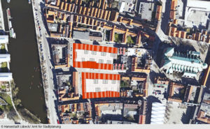 Abbildung: Hansestadt Lübeck/ Amt für Stadtplanung Konkrete Utopie in Lübeck: Oben links und rechts reale Fassaden, dazwischen erste Ideen fürs Gründungsvietel. Unten die zwei Blöcke mit den historischen Parzellen, die neu entstehen sollen.
