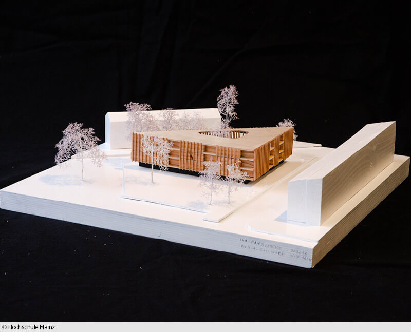 Architektur-Studierende des vierten Semesters präsentieren programmatische Wohn-Entwürfe. (Foto: Hochschule Mainz)