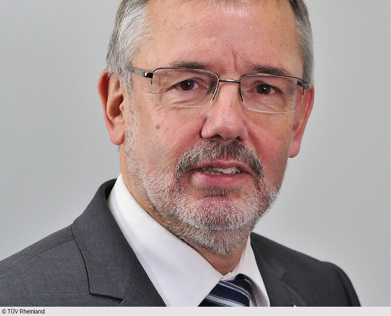 Dr. Walter Dormagen ist Leiter des Geschäftsfeldes Gefahrstoffe, Mikrobiologie und Hygiene bei der TÜV Rheinland Energy GmbH in Köln