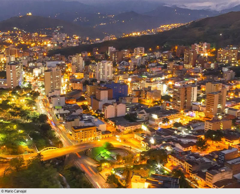 Ob von einem Büroturm in seiner Heimatstadt Bogota oder von ikonischen Gebäuden in Weltstädten wie Paris und Madrid: Dem Fotografen Mario Carvajal geht nicht die Puste aus, atemberaubende 360-Grad-Panoramen aufzunehmen. (Foto: Mario Carvajal)