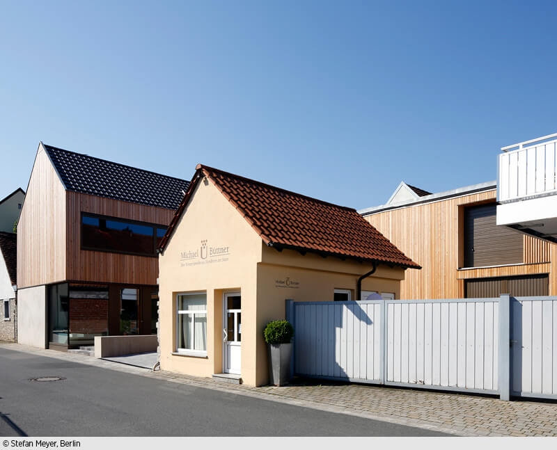 Hausgruppe: Für das Weingut Büttner in Nordheim am Main ersetzten Schlicht Lamprecht Architekten...