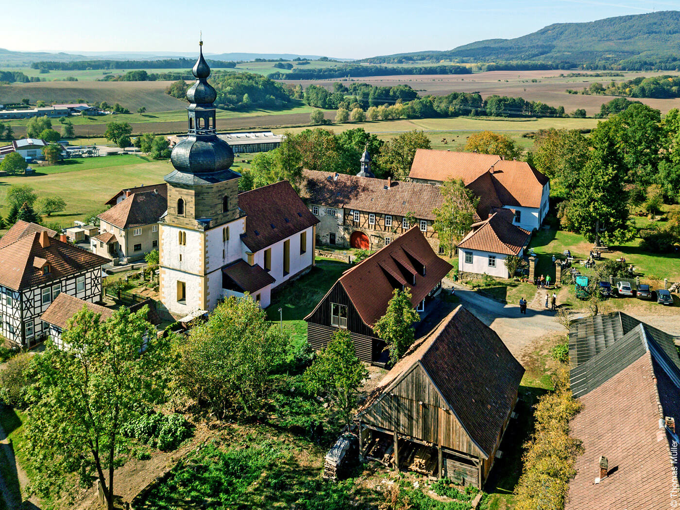 Sicht auf Dorf Bedheim mit Kirche