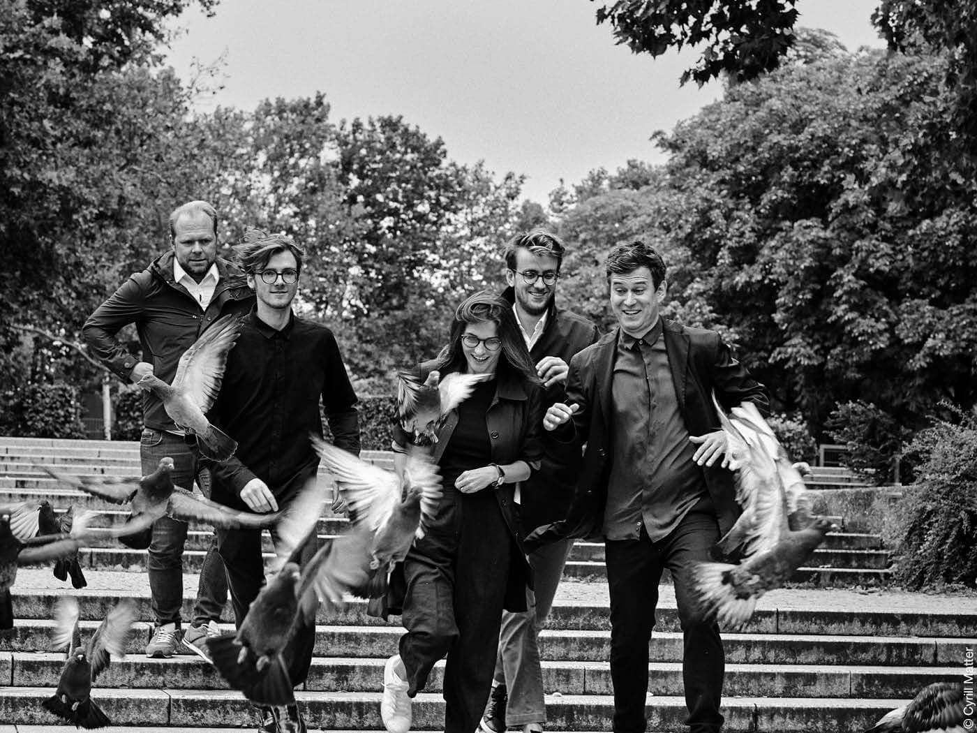 Gruppenbild Kollektiv A auf Treppe