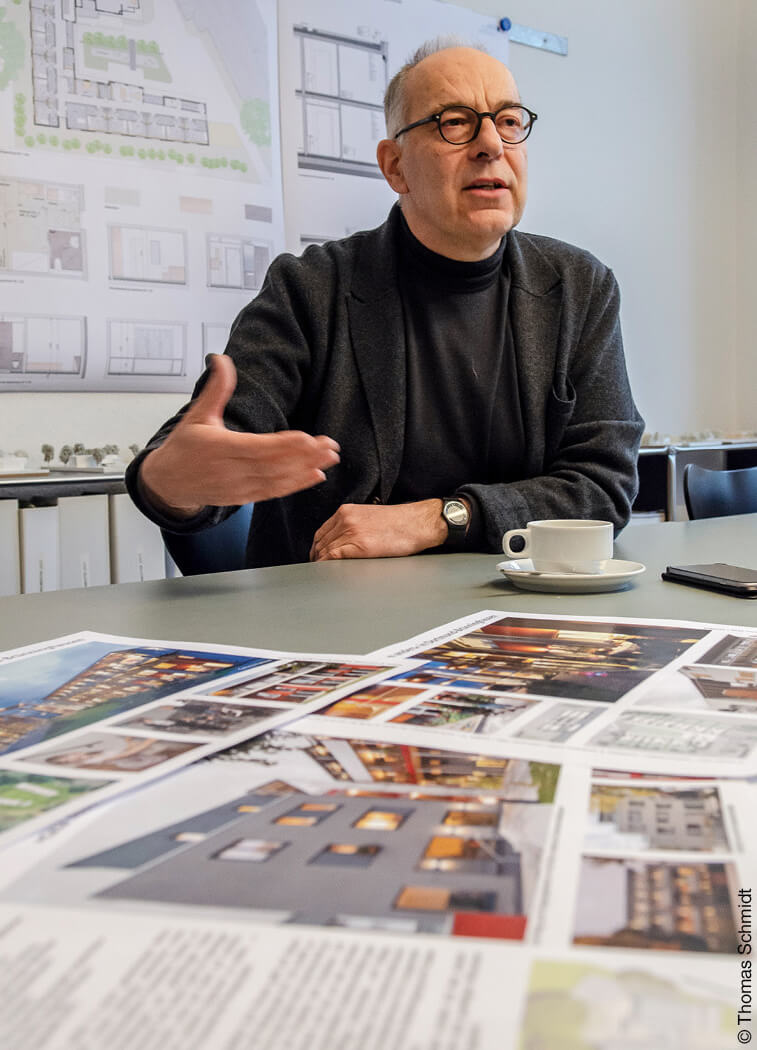 Norbert Post in seinem Architekturbüro