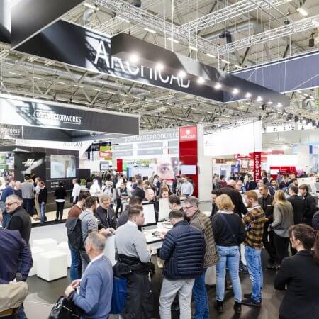 Menschen auf der Messe München