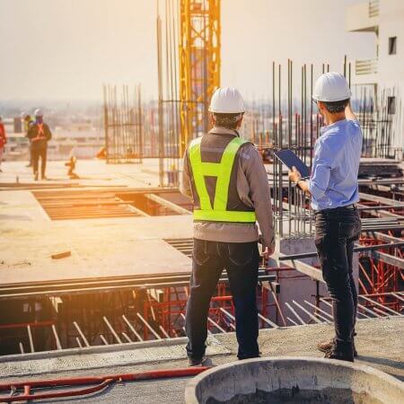 Bauleiter auf einer Baustelle