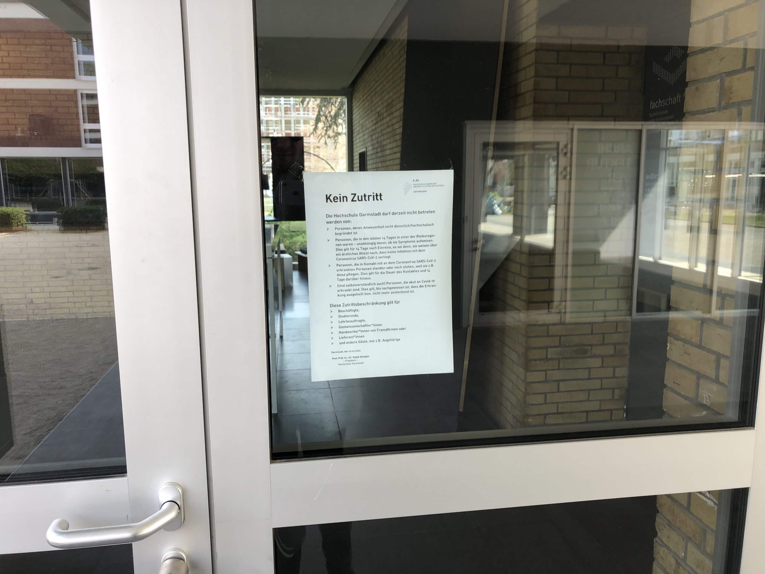 Geschlossener Campus: Zutrizz verboten fast überall in der Hochschule