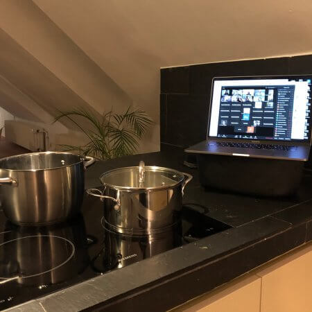 Digitale StuPa-Sitzung in der Küche
