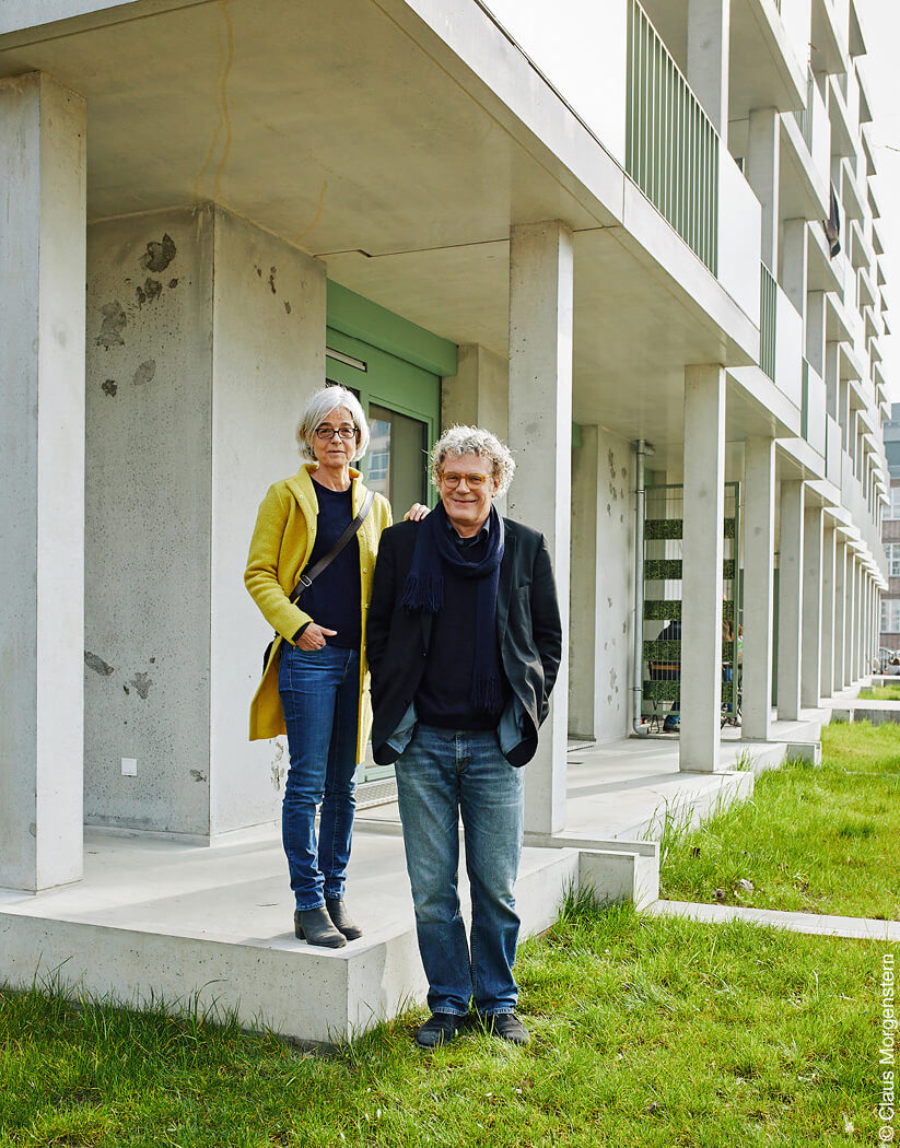 Heike und Detlef Sommer vor ihrem Wohnungsbau in Berlin-Köpenick