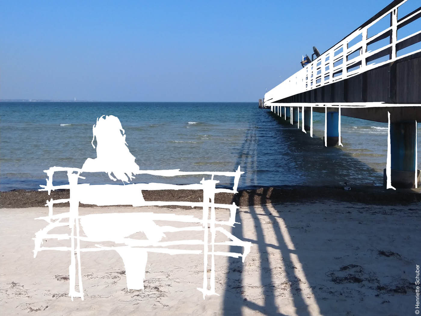 Skizze auf Foto von Frau auf einer Bank am Meer