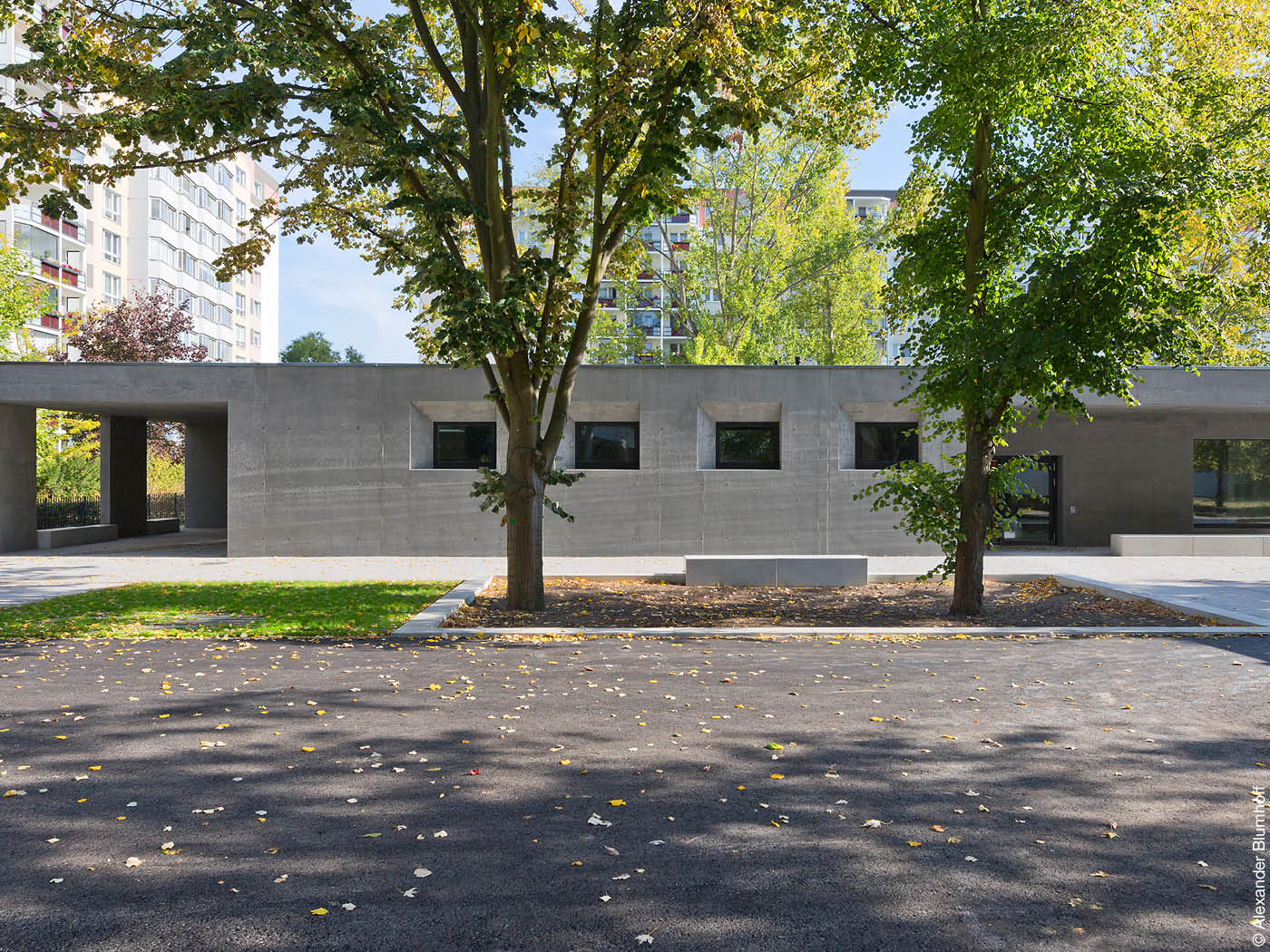 Familienzentrum und Jugendklub zwischen Berliner Plattenbauten