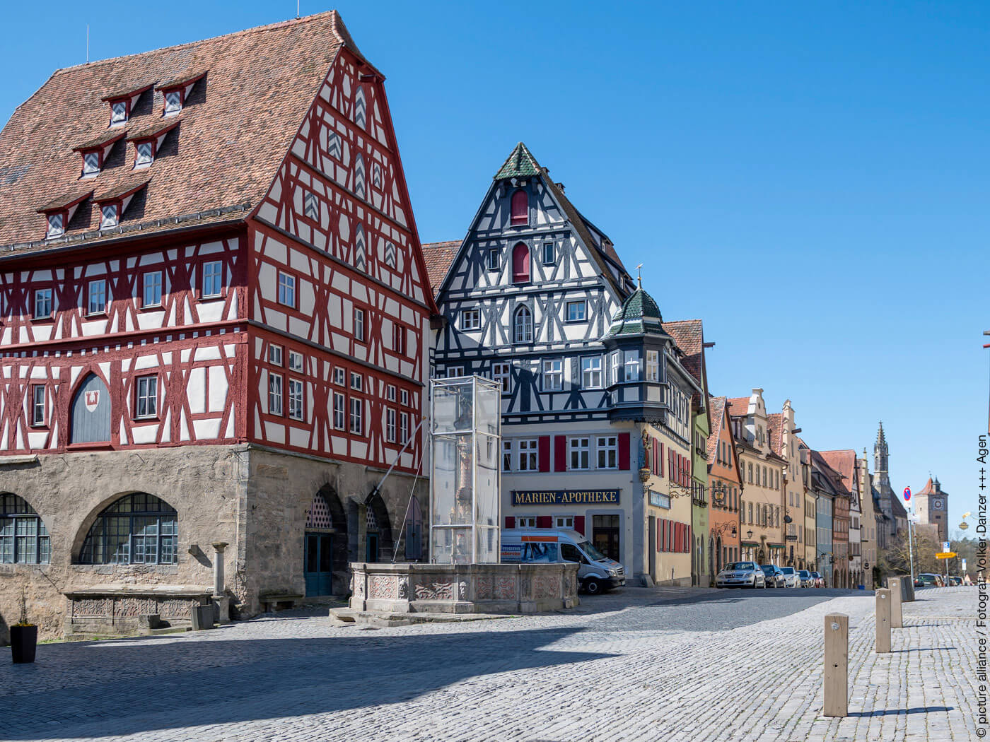 Fachwerkhäuser und Brunnen