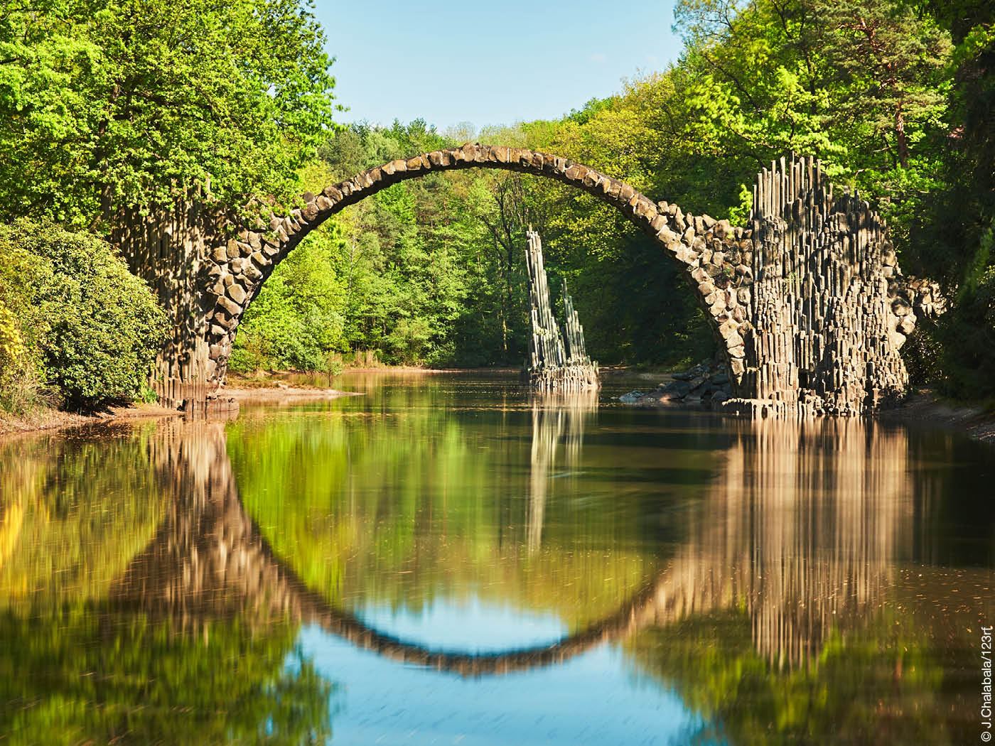 Teufelsbrücke im Rhododendronpark Kromlau