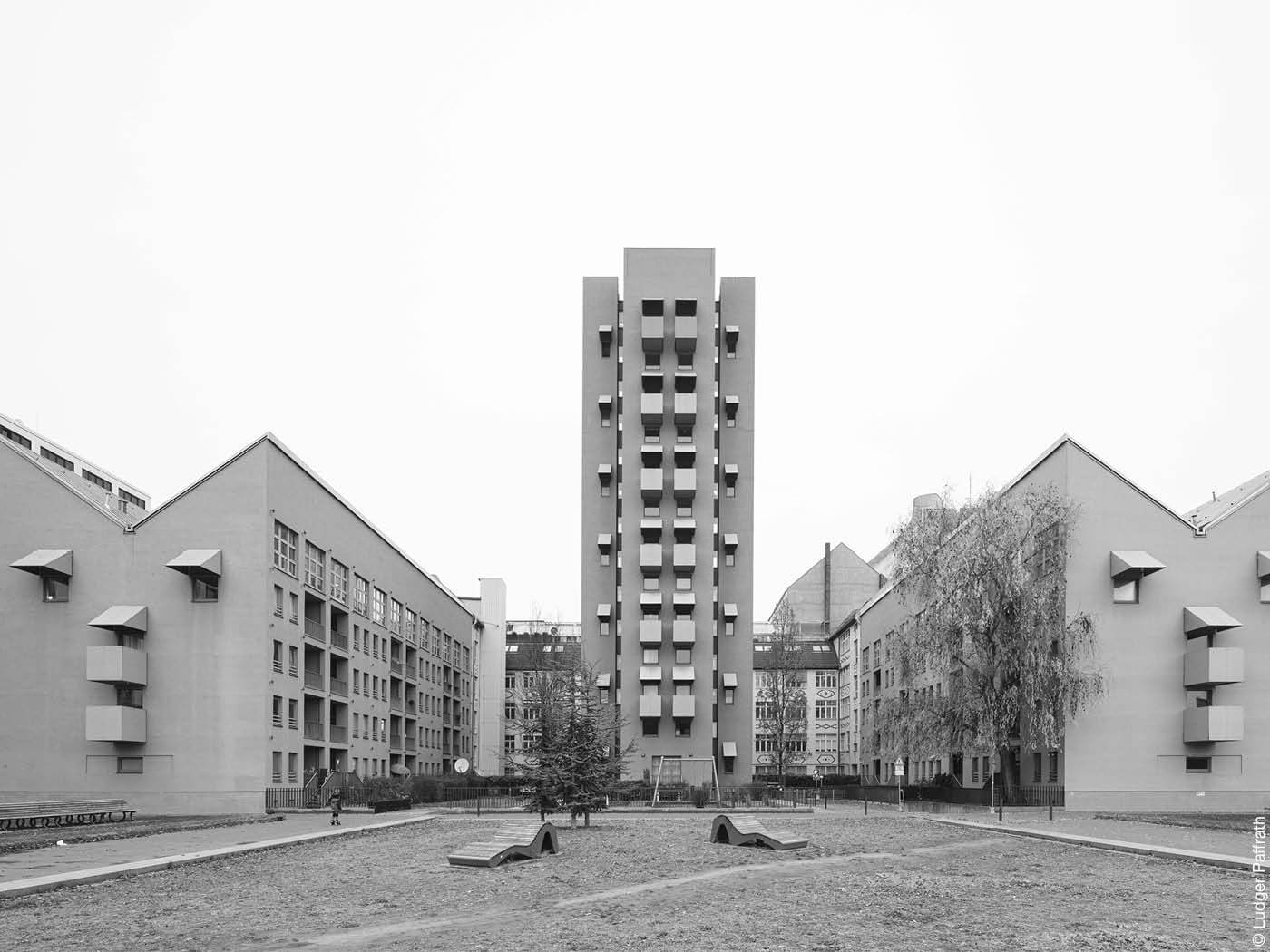 Wohnbebauung mit Atelierturm von John Hejduk und Moritz Müller in der Charlottenstraße