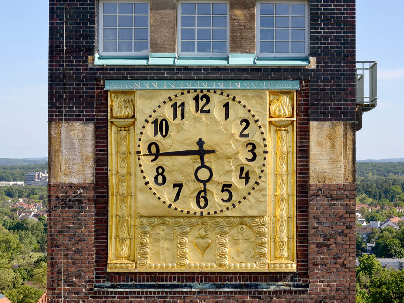 Albin Müller goldene Uhr am Hochzeitsturm