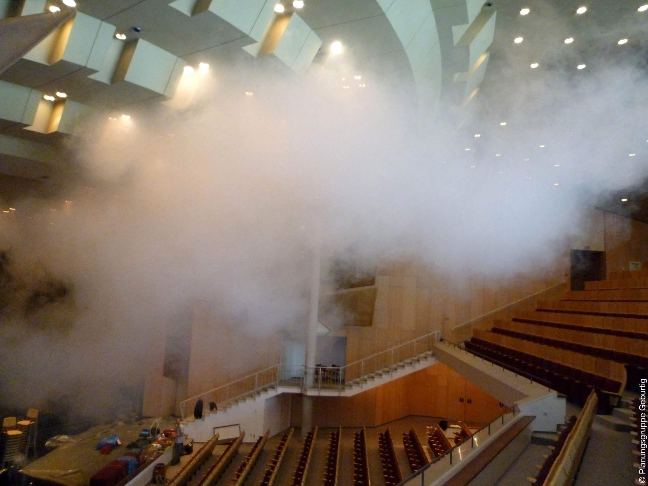 Simulierte Rauchentwicklung in einem Theater