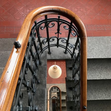 Historisches Treppenhaus mit Geländer