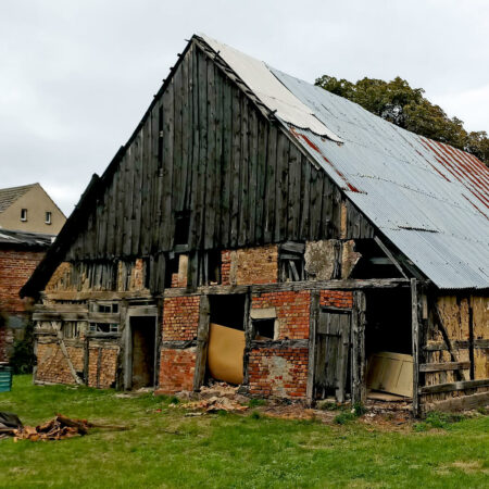 Altes Bauernhaus vor der Sanierung