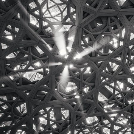 Die Sonne strahlt durch die Dachkonstruktion des Louvre in Abu Dhabi von Jean Nouvel