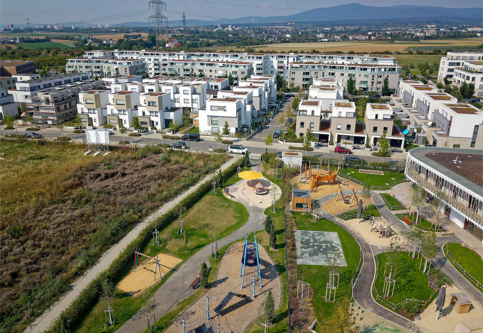 Luftbild Neubaugebiet und Spielplatz