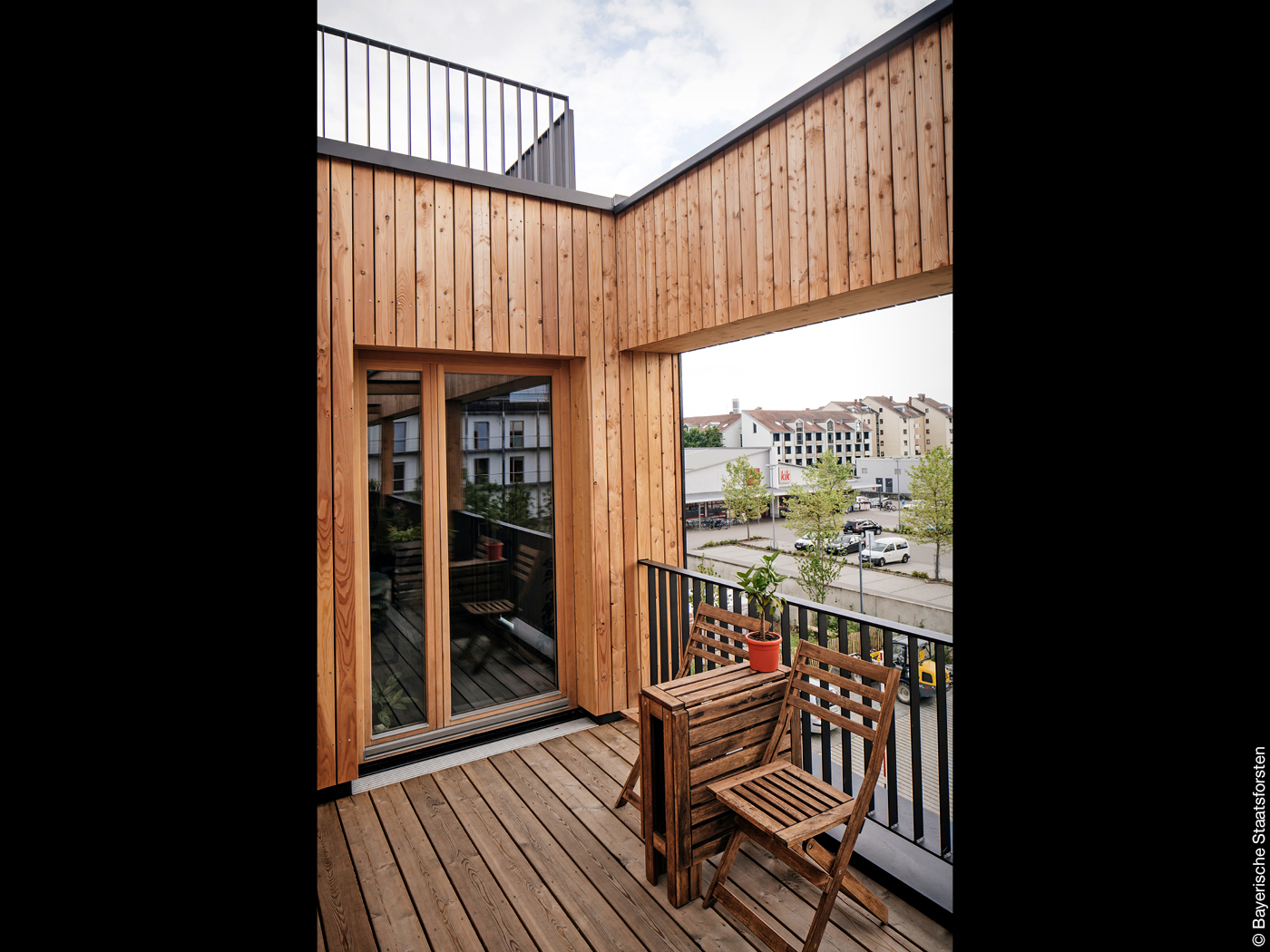 Loggia im „Haus auf Stelzen“ der Bayerischen Staatsforsten