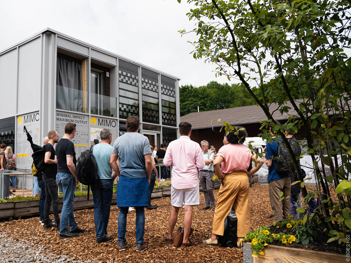 Besucher auf dem Solar Decathlon