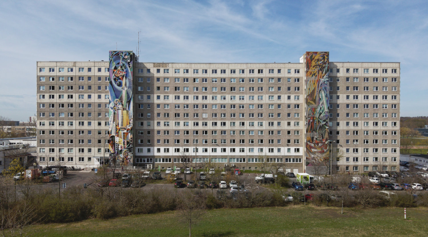 Plattenbau mit Wandmosaik von Josep Renau