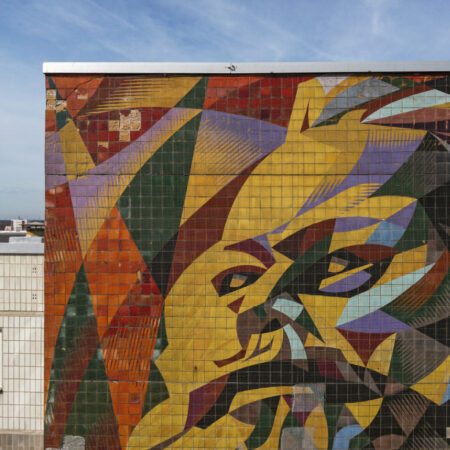 Wandmosaik von Josep Renau mit Karl Marx