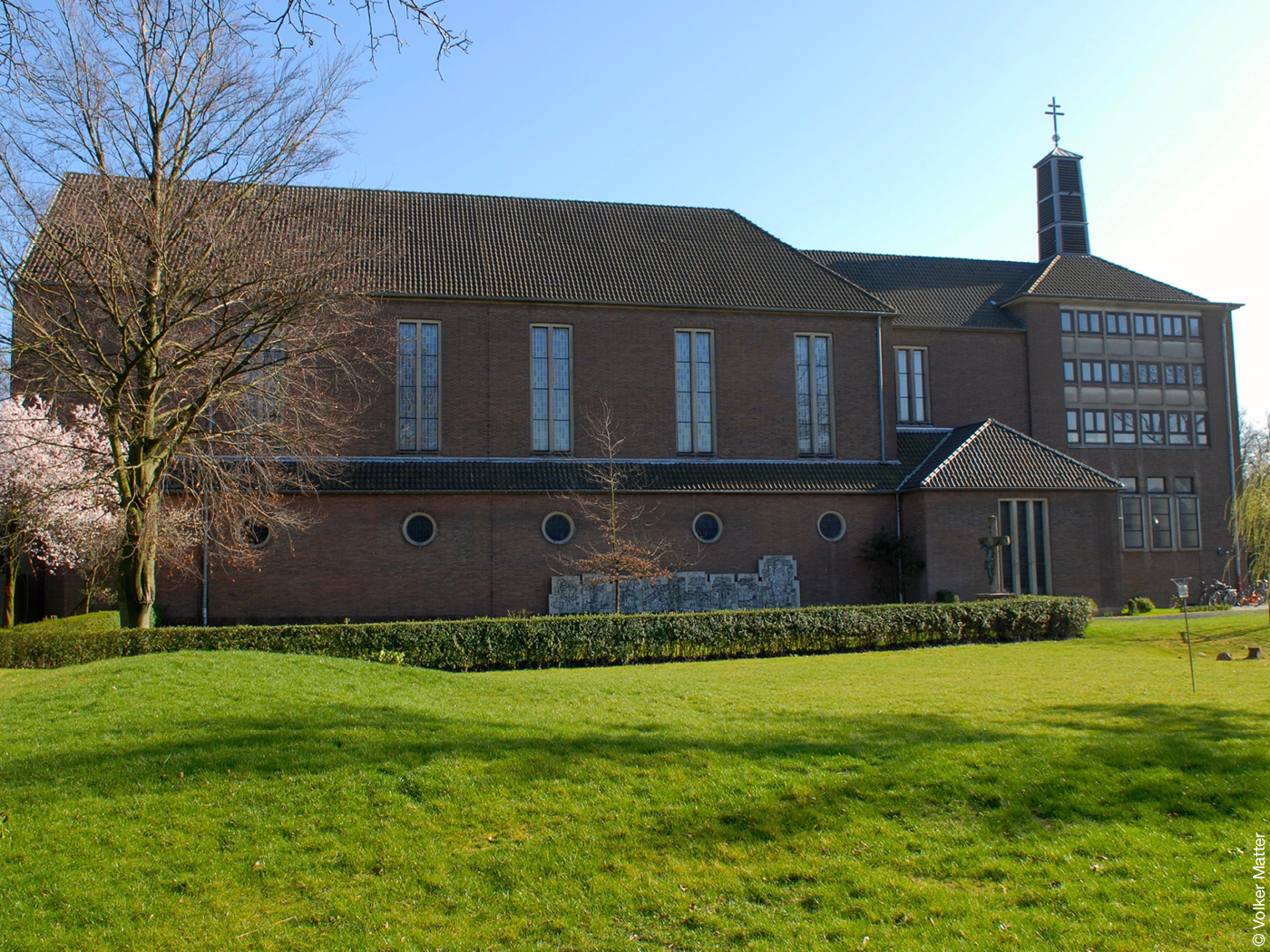 Kirche St. Elisabeth in Krefeld mit Backsteinfassade