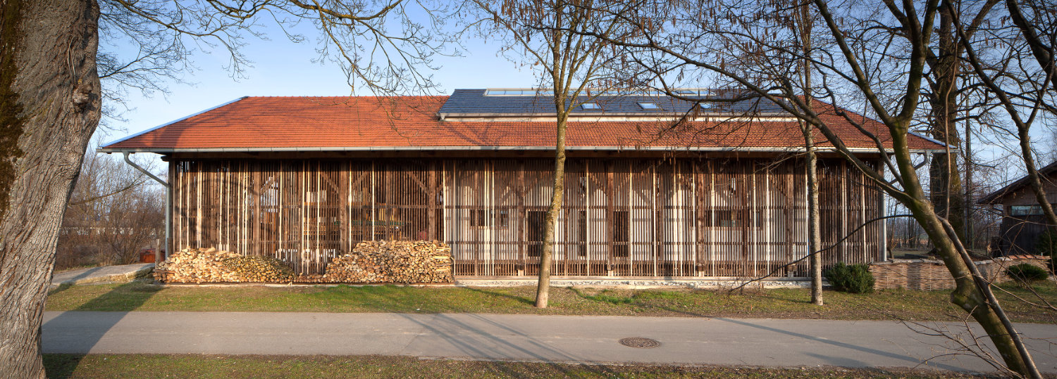 Wohnhaus mit Holzfassade