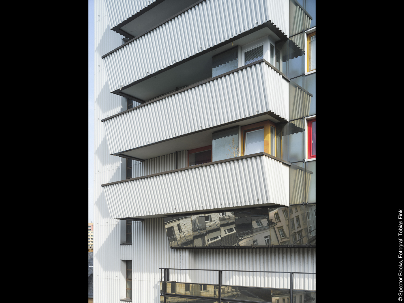 Gothaer Haus in Offenbach mit Balkonen aus trapezblech