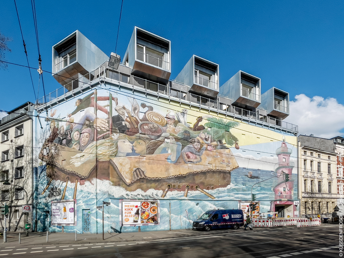 Bilker Bunker in Düsseldorf mit Wandbild und Aufstockung