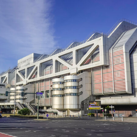 Kongresszentrum ICC mit Metallfassade