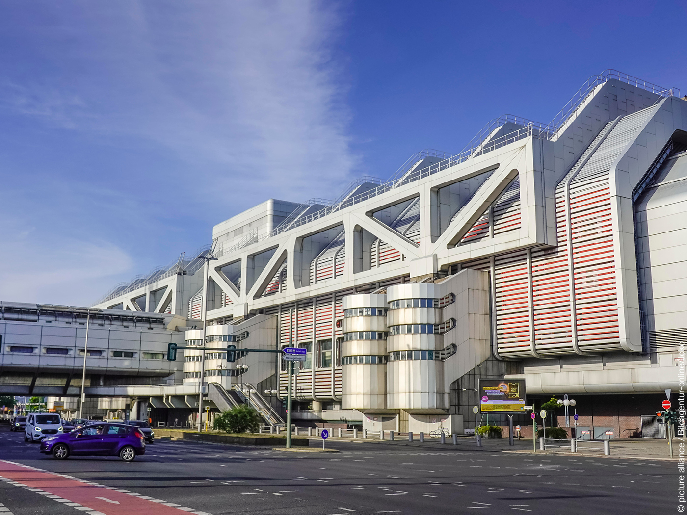 Kongresszentrum ICC mit Metallfassade