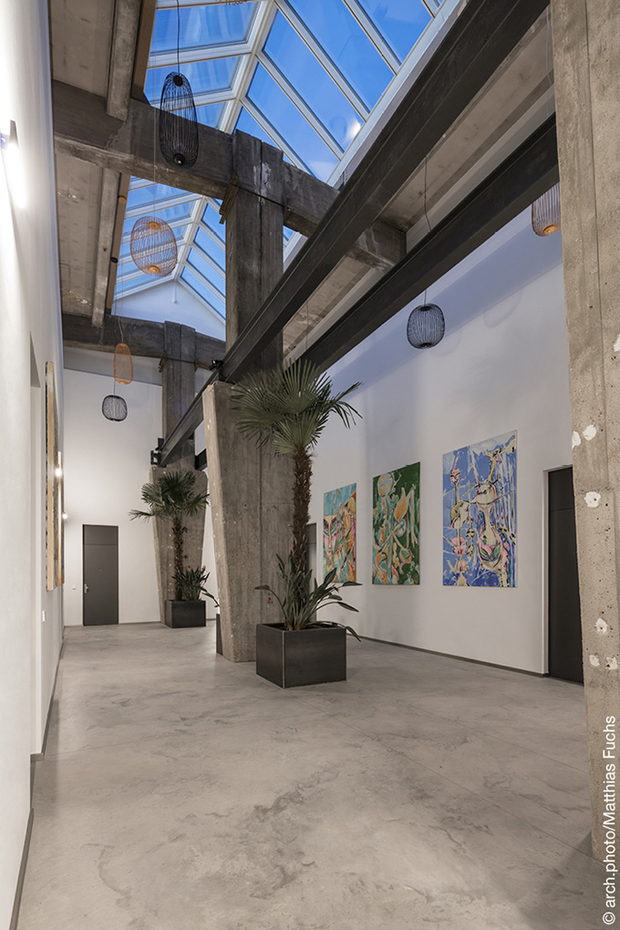 Panzerhalle mit Glasdach