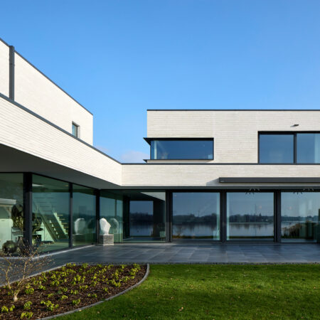 Haus mit Quarzverblender im Langformat von KS-Original