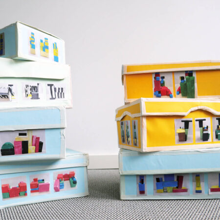 bunt beklebte Schuhkartons