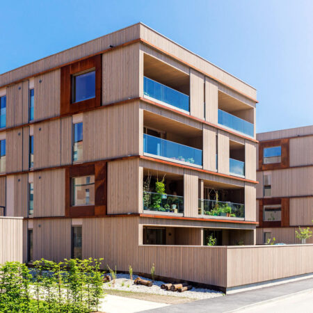 Gebäude WA 14 Ost mit Flachdach und Holzfassade