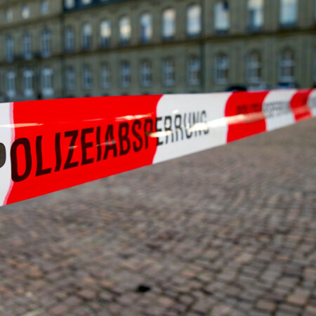 Polizeiabsperrung Flatterband