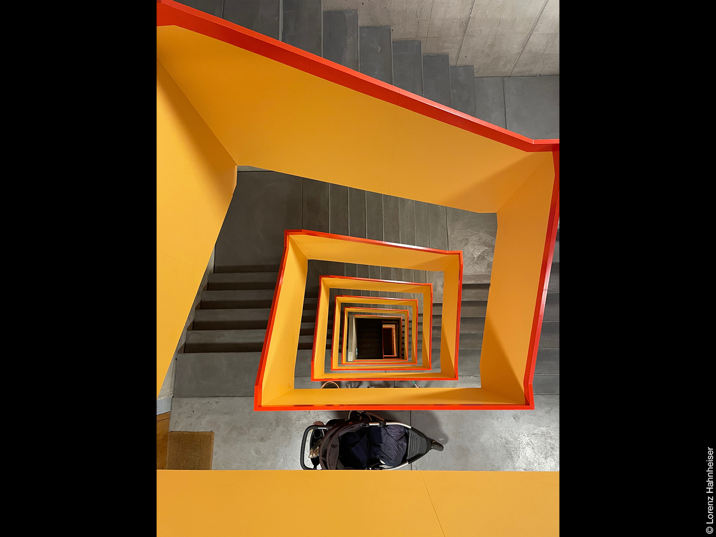 Das Treppenhaus, Blick von oben nach unten