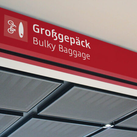 Schild Großgepäck am BER