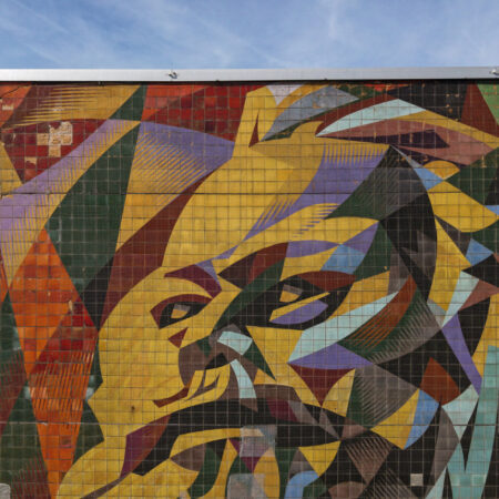 Wandmosaik von Josep Renau mit Karl Marx