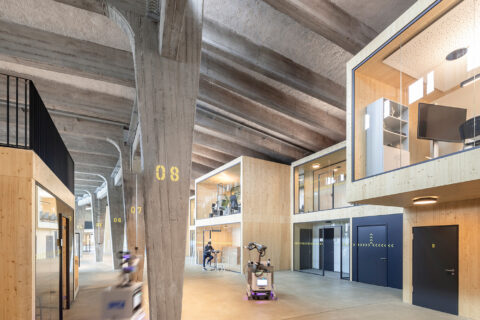 Coppenrath Innovation Centre mit Treppe und Betonstützen